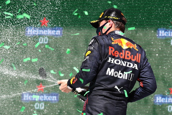 Verstappen: "Giro veloce cancellato? Tutto strano, dai track limits alla macchina"