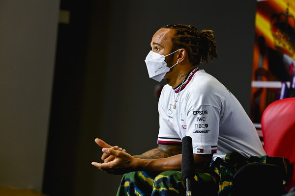 Hamilton: "Verstappen da titolo"