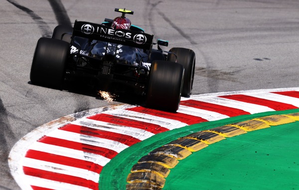 FP2, Bottas: "Assetti simili con Lewis, buon feeling con la vettura"
