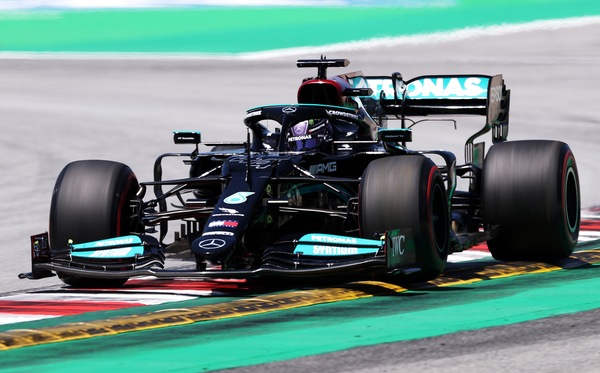 GP Spagna, qualifiche: Hamilton fa 100 pole position! Verstappen 2°, Leclerc 4°