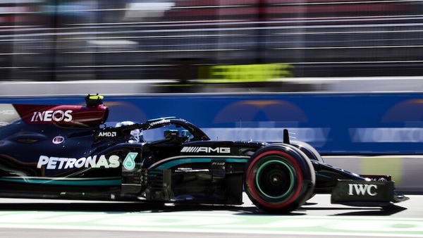 Mercedes, a bilancio i successi in F1: diminuisce il giro d'affari, aumenta il personale