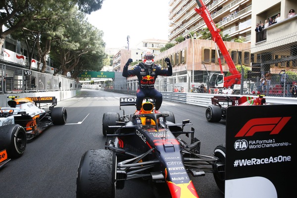 Verstappen: "Provo tanto orgoglio, ma voglio già guardare avanti"
