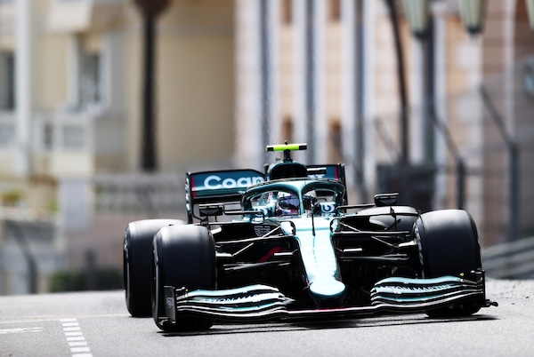 Vettel, punti a Monaco grazie a strategia e battaglia in pista