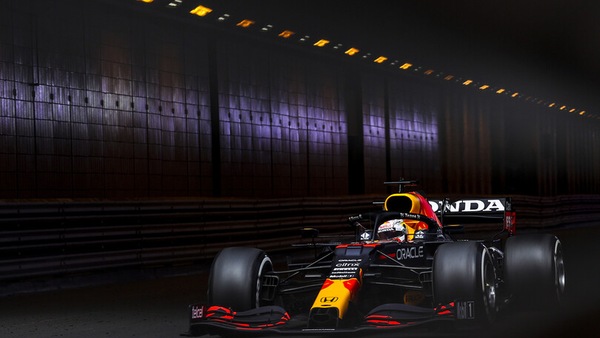 Ala flessibile, Marko: A Baku non cambiamo. Mercedes ha corso un anno col DAS