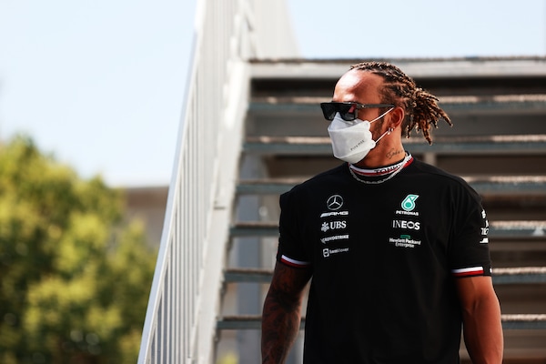 Hamilton: "Siamo sempre cacciatori, primato in classifica ora non conta"