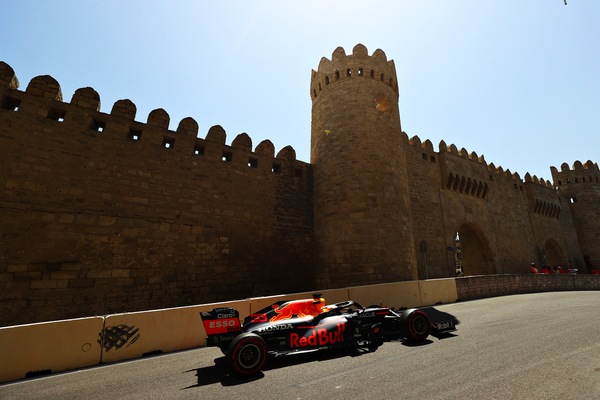 GP Azerbaijan, FP1: Verstappen davanti alle Ferrari