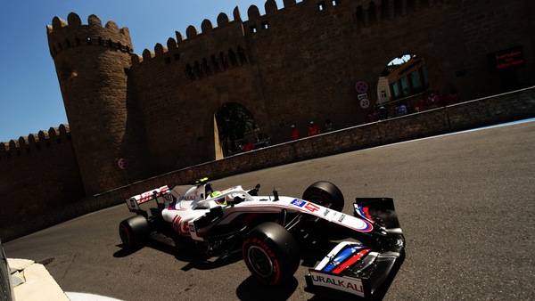 Schumacher-Mazepin, volata rovente a Baku: "Vuole ammazzare entrambi?"