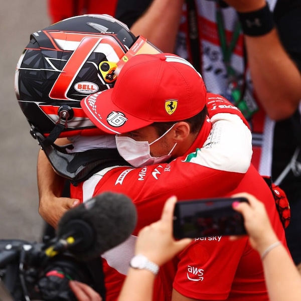 Formula 3, Arthur Leclerc vince gara2 in Francia: che festa con Charles