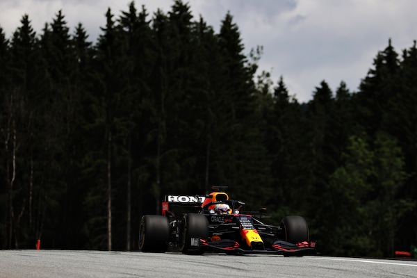 GP Stiria: Verstappen davanti, Leclerc 10° davanti a Sainz