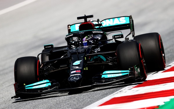 Hamilton: "Red Bull superiore sul passo, ma magari domani pioverà"