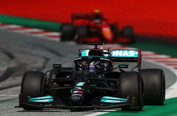 GP Stiria, Hamilton: "Non posso fare molto, servono aggiornamenti"