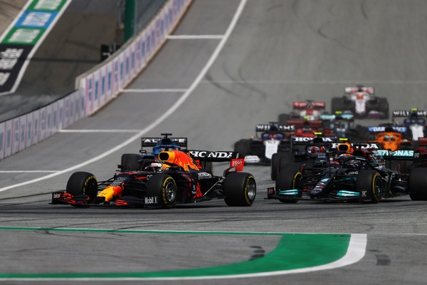 Horner: Mercedes senza aggiornamenti? Impensabile