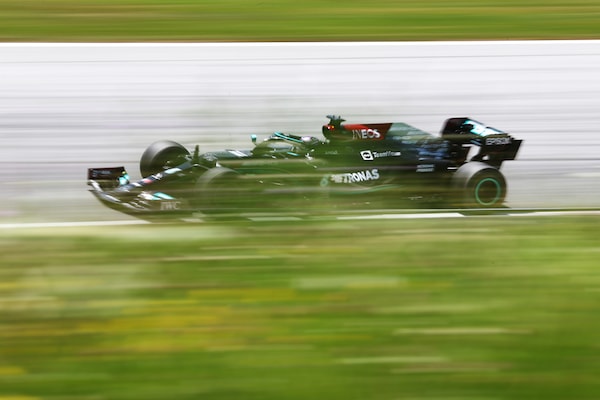 Hamilton sul GP in Austria: "Verstappen domani avrà una gara facile"