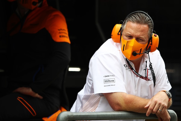 McLaren, Brown e altri due membri dello staff positivi al Covid