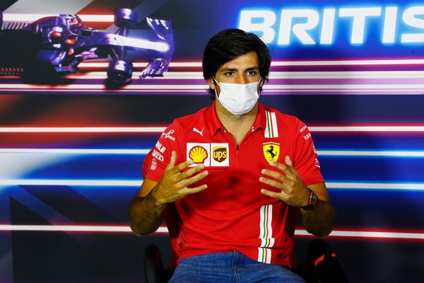 Sainz spera nel "caldo" di Silverstone per arginare le difficoltà
