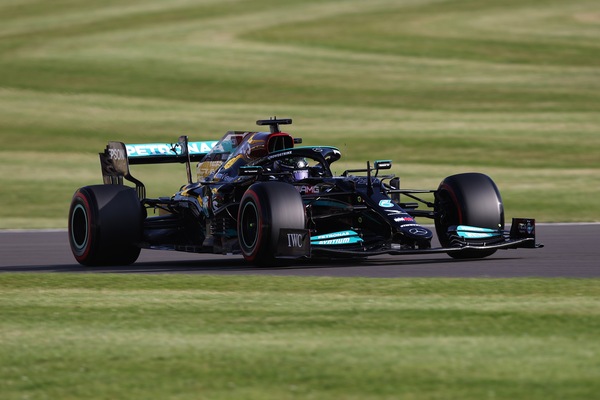 Hamilton: "Il lavoro di squadra realizza i sogni"