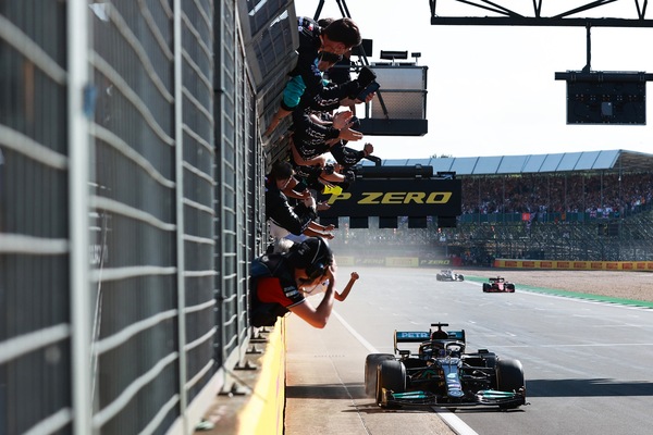 Hamilton: "Incidente con Verstappen? Aveva spazio. Ho incassato il colpo e ho lottato"