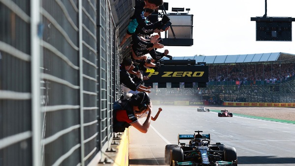 Hamilton: "Incidente con Verstappen? Aveva spazio. Ho incassato il colpo e ho lottato"