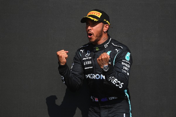 GP Gran Bretagna, Hill: "Hamilton mai così aggressivo"