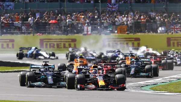 Hamilton replica a Max: "Continuerò a gareggiare duramente e lealmente"