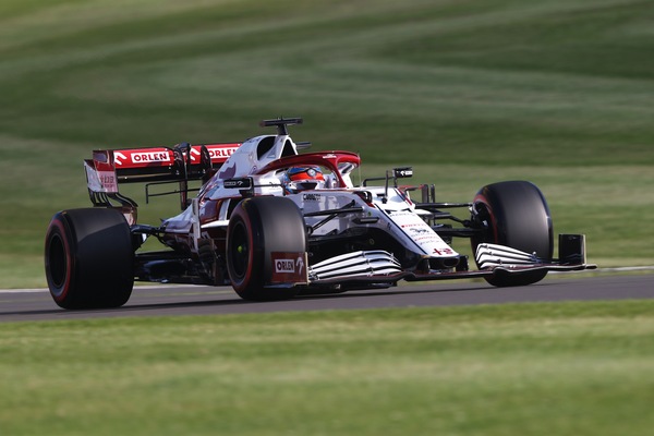 Raikkonen sbotta in radio: "Ci serve una macchina più veloce!"