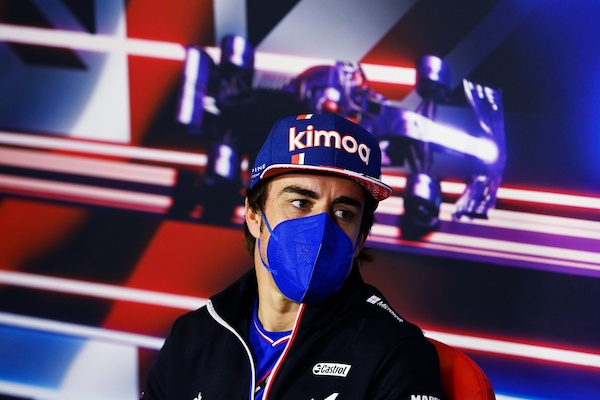 Alonso, il carisma di Verstappen e un volante personalissimo