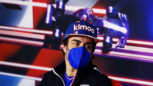 Alonso, il carisma di Verstappen e un volante personalissimo