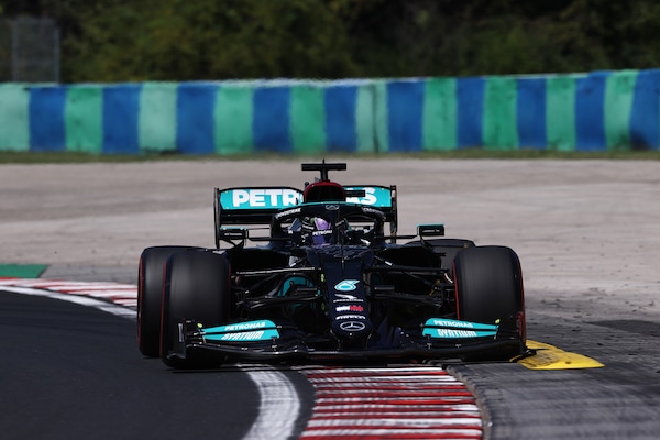 Mercedes: "Red Bull ha alimentato gli insulti verso Hamilton"
