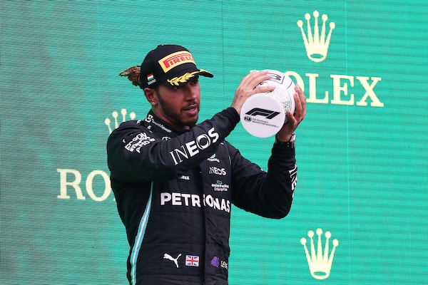 Hamilton, malore e sospetto di Long Covid: "Gara difficile. Pazzesco: ero da solo in griglia in ripartenza"