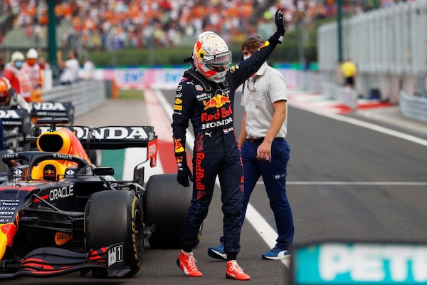Rabbia Verstappen su Bottas: "Ha fatto una c*****a enorme, dal cervello gli è uscito..."