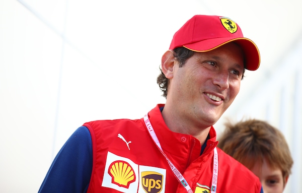 John Elkann elogia la Ferrari: "Leclerc e Sainz hanno portato grande entusiasmo in F1"