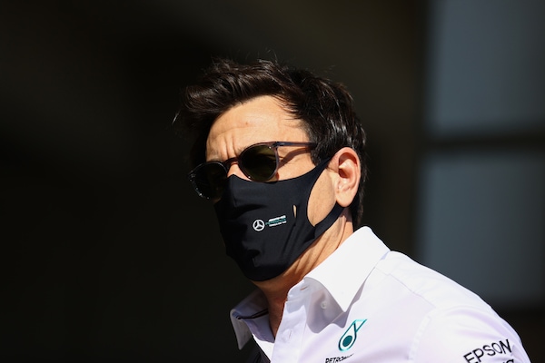 Wolff tiene d'occhio la Ferrari: "Leclerc e Sainz nel 2022 lotteranno per vincere il Mondiale"