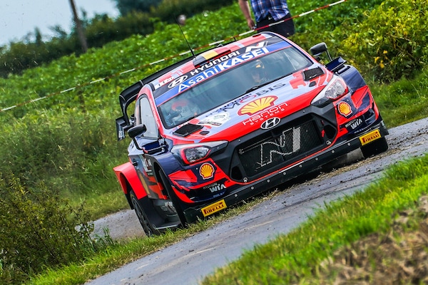 Rally di Ypres: gran dominio della Hyundai con Neuville e Breen