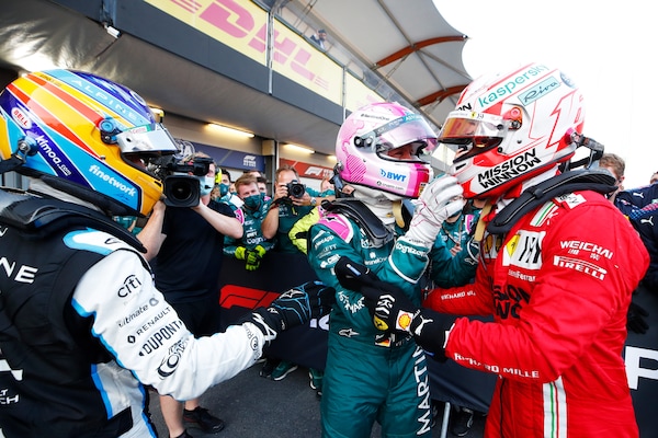 Vettel elogia Alonso: "Il migliore di sempre in F1: è l'unico che ha battuto Schumi"