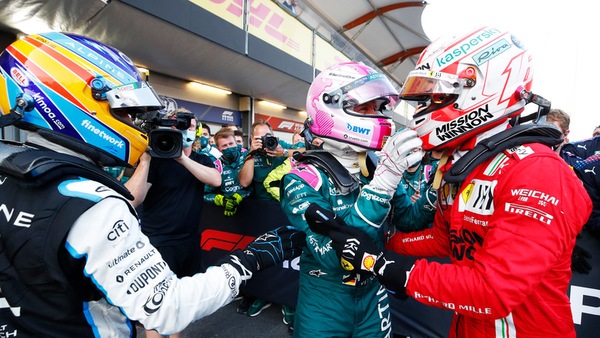 Vettel elogia Alonso: "Il migliore di sempre in F1: è l'unico che ha battuto Schumi"