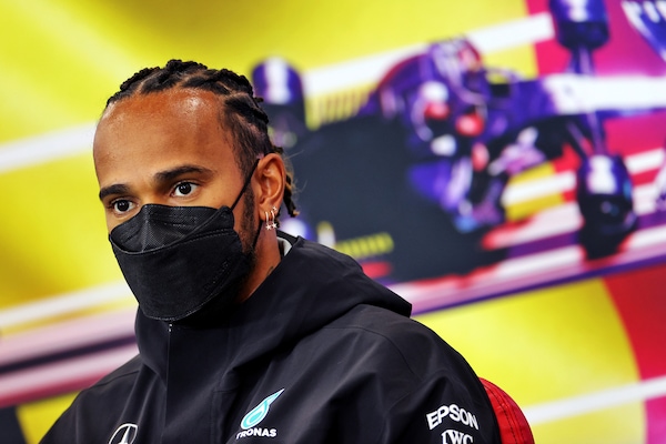 Hamilton: "Conosco Max, resto concentrato su me stesso"