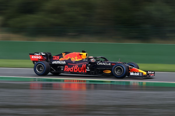 GP Belgio, qualifiche: Verstappen in pole, uno strepitoso Russell è 2°