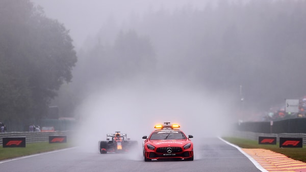 GP Belgio, Spa sotto al diluvio: le condizioni proibitive prima della partenza