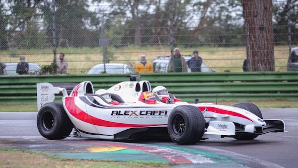 On board a Imola con la F.1 triposto di Alex Caffi