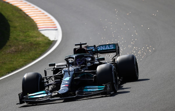 Hamilton: "Mi hanno detto di fermarmi: non è la fine del mondo! Ci sono i dati di Bottas"