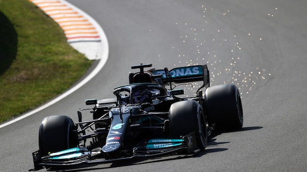 Hamilton: "Mi hanno detto di fermarmi: non è la fine del mondo! Ci sono i dati di Bottas"