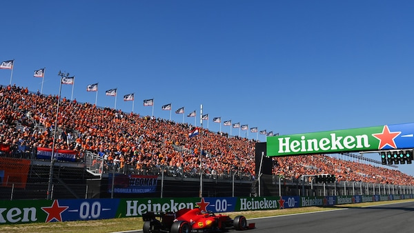 Sainz: "Non so come i meccanici siano riusciti a riparare la macchina in tempo"