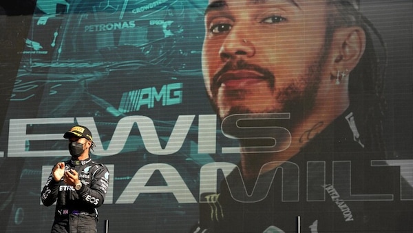 Hamilton: "Max come Mosè, si è fatto strada come nel Mar Rosso"