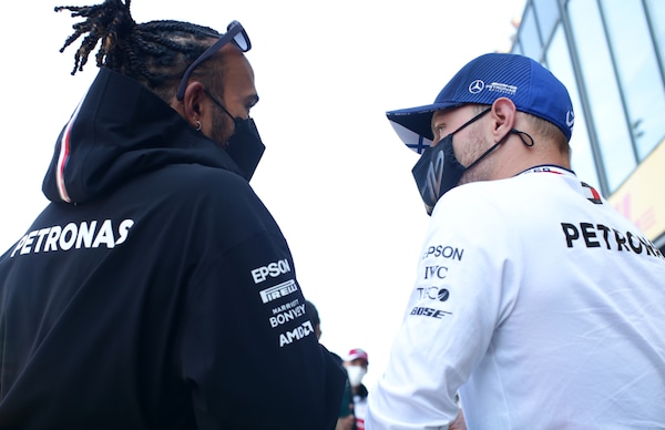 Hamilton saluta Bottas: "Fiero di lui, il miglior compagno mai avuto"