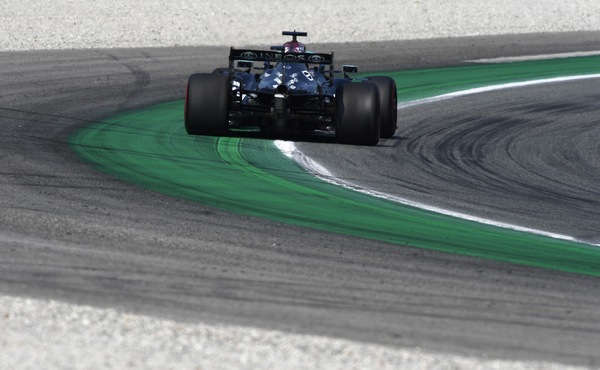 GP Italia, FP2: Mercedes detta legge sul passo gara, Sainz a muro