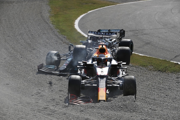 GP Italia, incidente da brividi tra Hamilton e Verstappen