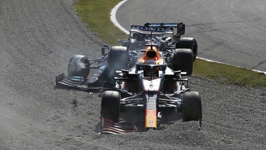 GP Italia, incidente da brividi tra Hamilton e Verstappen
