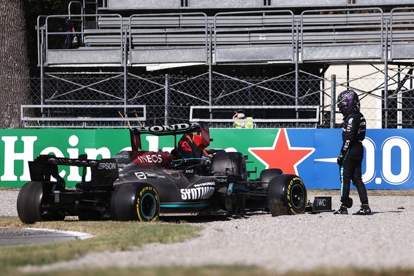 Hamilton: "Fiero dei commissari, regole ferree per la sicurezza"