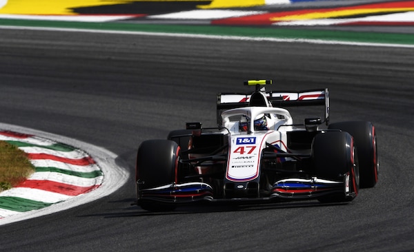 Haas conferma Schumacher e Mazepin: "Nel 2022 una macchina competitiva"