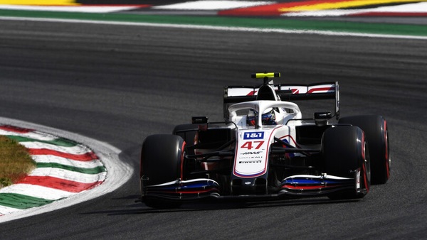 Haas conferma Schumacher e Mazepin: "Nel 2022 una macchina competitiva"